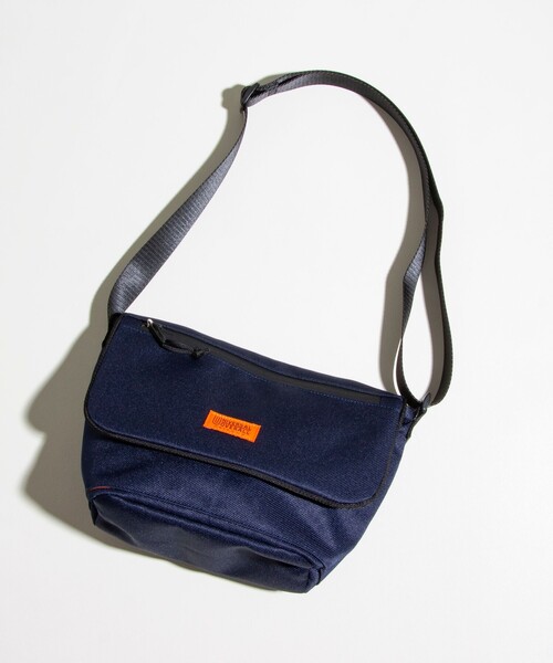 UNIVERSAL OVERALL(ユニバーサルオーバーオール)の「【UNIVERSAL OVERALL/ユニバーサルオーバーオール】NEWフラップショルダー(ショルダーバッグ・メンズ・ベージュ/カーキ/ブラック/ネイビー・FREE)」の4枚目の写真
