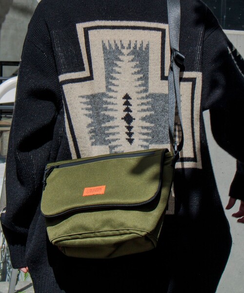 UNIVERSAL OVERALL(ユニバーサルオーバーオール)の「【UNIVERSAL OVERALL/ユニバーサルオーバーオール】NEWフラップショルダー(ショルダーバッグ・メンズ・ベージュ/カーキ/ブラック/ネイビー・FREE)」の5枚目の写真