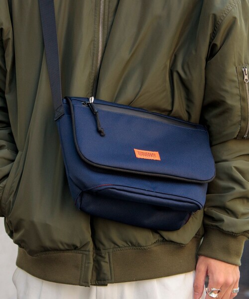 UNIVERSAL OVERALL(ユニバーサルオーバーオール)の「【UNIVERSAL OVERALL/ユニバーサルオーバーオール】NEWフラップショルダー(ショルダーバッグ・メンズ・ベージュ/カーキ/ブラック/ネイビー・FREE)」の11枚目の写真