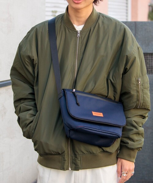 UNIVERSAL OVERALL(ユニバーサルオーバーオール)の「【UNIVERSAL OVERALL/ユニバーサルオーバーオール】NEWフラップショルダー(ショルダーバッグ・メンズ・ベージュ/カーキ/ブラック/ネイビー・FREE)」の12枚目の写真