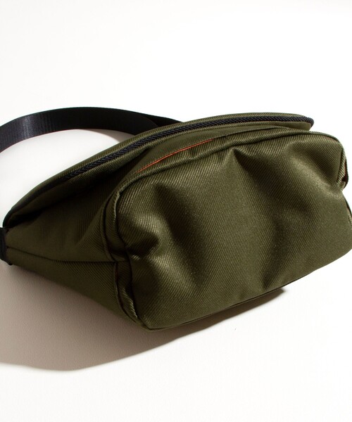 UNIVERSAL OVERALL(ユニバーサルオーバーオール)の「【UNIVERSAL OVERALL/ユニバーサルオーバーオール】NEWフラップショルダー(ショルダーバッグ・メンズ・ベージュ/カーキ/ブラック/ネイビー・FREE)」の17枚目の写真