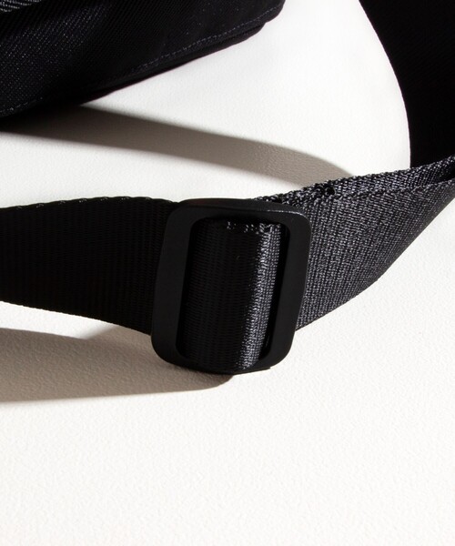 UNIVERSAL OVERALL(ユニバーサルオーバーオール)の「【UNIVERSAL OVERALL/ユニバーサルオーバーオール】NEWフラップショルダー(ショルダーバッグ・メンズ・ベージュ/カーキ/ブラック/ネイビー・FREE)」の19枚目の写真