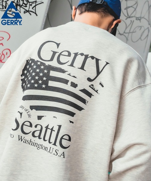 GERRY(ジェリー)の「【GERRY】別注 プリント&ワンポイント刺しゅう ヘビーウエイト スウェット トレーナー(スウェット・メンズ・ブラック/オートミール/ホワイト系その他/ブラック系その他・MEDIUM/LARGE/X-LARGE)」の1枚目の写真