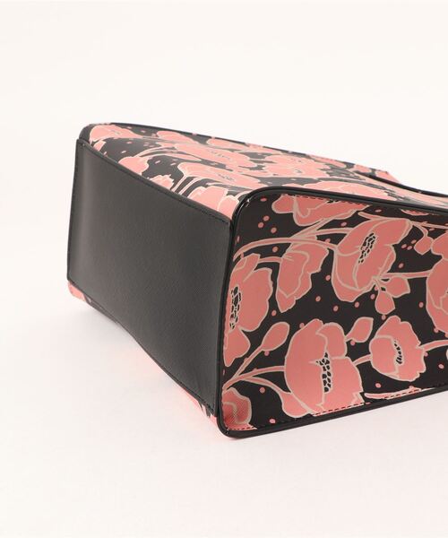 Ted Baker（テッドベーカー）の「POPSCON ブラックポピー アイコンバッグ(Sサイズ)（トートバッグ・レディース・ブラック・O/S）」の5枚目の写真
