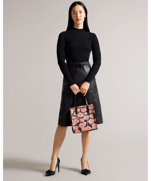 Ted Baker（テッドベーカー）の「POPSCON ブラックポピー アイコンバッグ(Sサイズ)（トートバッグ・レディース・ブラック・O/S）」の6枚目の写真