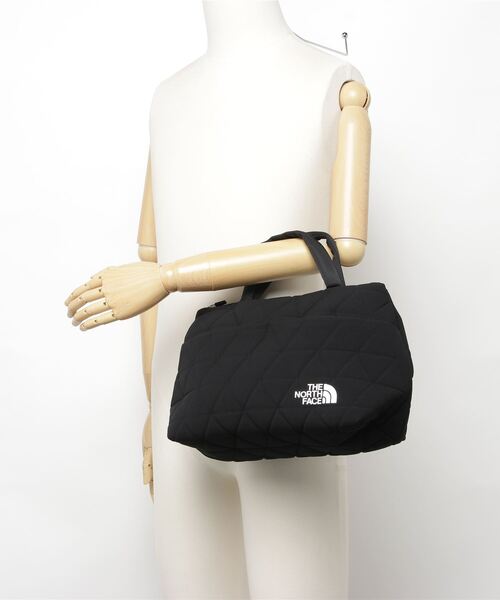 THE NORTH FACE(ザノースフェイス)の「THE NORTH FACE Geoface Box Tote NM82283(トートバッグ・レディース・ネイビー/ブラック/ベージュ・FREE)」の4枚目の写真