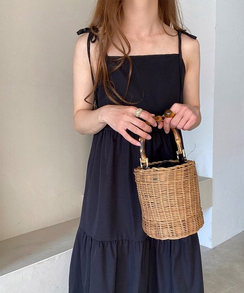 FILLOU(FILLOU)の「ショルダーリボンティアードキャミワンピース(ワンピース・レディース・ライトベージュ/ホワイト/ブラック/グレイッシュベージュ/ダークブラウン・MEDIUM/LARGE/X-LARGE/SMALL)」の12枚目の写真