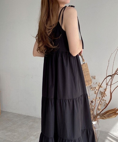 FILLOU(FILLOU)の「ショルダーリボンティアードキャミワンピース(ワンピース・レディース・ライトベージュ/ホワイト/ブラック/グレイッシュベージュ/ダークブラウン・MEDIUM/LARGE/X-LARGE/SMALL)」の10枚目の写真