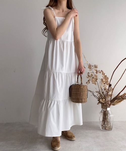 FILLOU(FILLOU)の「ショルダーリボンティアードキャミワンピース(ワンピース・レディース・ライトベージュ/ホワイト/ブラック/グレイッシュベージュ/ダークブラウン・MEDIUM/LARGE/X-LARGE/SMALL)」の9枚目の写真