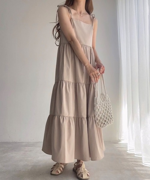 FILLOU(FILLOU)の「ショルダーリボンティアードキャミワンピース(ワンピース・レディース・ライトベージュ/ホワイト/ブラック/グレイッシュベージュ/ダークブラウン・MEDIUM/LARGE/X-LARGE/SMALL)」の22枚目の写真