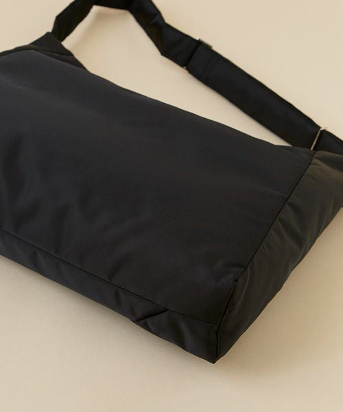 CITY TOKYO（シティトウキョウ）の「【ユニセックス対応】SYNTHETICパディングボディバック（トートバッグ・レディース・カーキ/ホワイト/ブラック・FREE）」の10枚目の写真