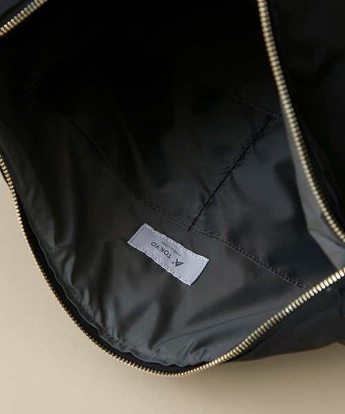 CITY TOKYO（シティトウキョウ）の「【ユニセックス対応】SYNTHETICパディングボディバック（トートバッグ・レディース・カーキ/ホワイト/ブラック・FREE）」の5枚目の写真