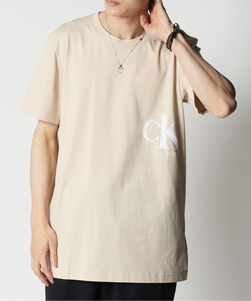 Calvin Klein Jeans(カルヴァンクラインジーンズ)の「Calvin Klein Jeans/ カルバンクラインジーンズ CK SPRAY TEE(Tシャツ/カットソー・メンズ・ベージュ/ホワイト/ブラック・M/L/XL)」の3枚目の写真
