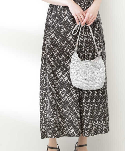 N.（N. Natural Beauty Basic）（エヌエヌナチュラルビューティーベーシック）の「メタリック編み上げショルダーバッグ（トートバッグ・レディース・シルバー・ﾌﾘ-）」の4枚目の写真