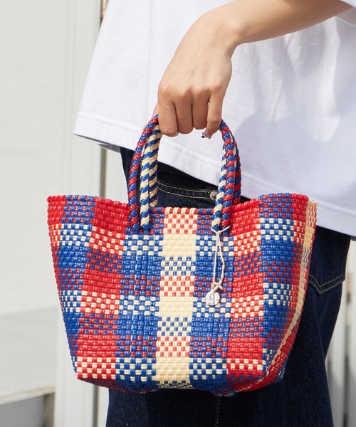 OJO DE MEX(オホデメックス)の「OJO DE MEX/オホデメックス Plastico CAGO Tote Cube バッグ かごバッグ バケットバッグ バスケット スクエア メルカドバッグ 秋 秋服 2026年秋冬(ハンドバッグ・レディース・クリーム/グリーン/ブルー/ピンク/イエロー/ブラック/パープル/レッド/ブルー系その他/その他・FREE)」の10枚目の写真