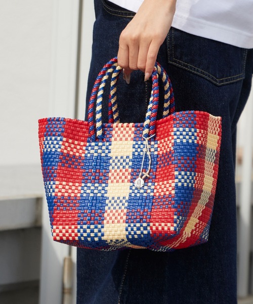 OJO DE MEX(オホデメックス)の「OJO DE MEX/オホデメックス Plastico CAGO Tote Cube バッグ かごバッグ バケットバッグ バスケット スクエア メルカドバッグ 秋 秋服 2026年秋冬(ハンドバッグ・レディース・クリーム/グリーン/ブルー/ピンク/イエロー/ブラック/パープル/レッド/ブルー系その他/その他・FREE)」の19枚目の写真