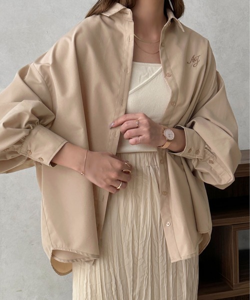 apres jour clair(アプレジュールクレア)の「【apres jour clair】ワンポイント刺繍シャツ【ZOZOTOWN限定アイテム】(シャツ/ブラウス・レディース・ベージュ/グレー/オレンジ/アイボリー・X-LARGE/フリー)」の4枚目の写真