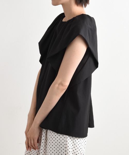 INTERPLANET（インタープラネット）の「ポリエステルタンブラーラッフルスリーブブラウス（シャツ/ブラウス・レディース・キャメル/ブラック/カーキ・FREE）」の8枚目の写真