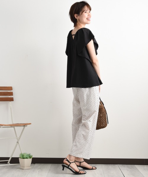 INTERPLANET（インタープラネット）の「ポリエステルタンブラーラッフルスリーブブラウス（シャツ/ブラウス・レディース・キャメル/ブラック/カーキ・FREE）」の13枚目の写真