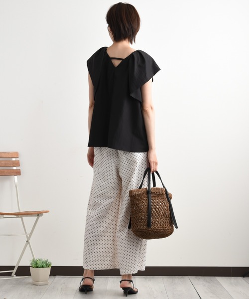 INTERPLANET（インタープラネット）の「ポリエステルタンブラーラッフルスリーブブラウス（シャツ/ブラウス・レディース・キャメル/ブラック/カーキ・FREE）」の14枚目の写真