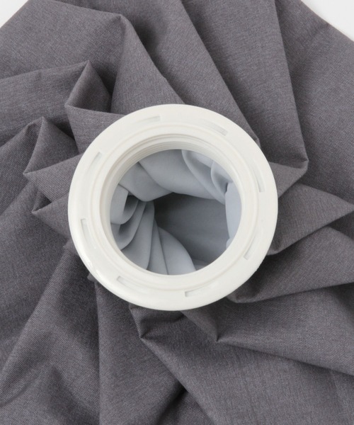 LAKOLE（ラコレ）の「氷のう(L) / 191613（スポーツグッズ・レディース・アイボリー/ブルー/チャコール・FREE）」の4枚目の写真