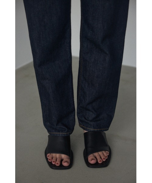 BLACK BY MOUSSY(ブラックバイマウジー)の「KONA One wash DENIM(コナワンウォッシュデニム)(デニムパンツ・レディース・ダークブルー・24inch/25inch/26inch/23inch)」の2枚目の写真