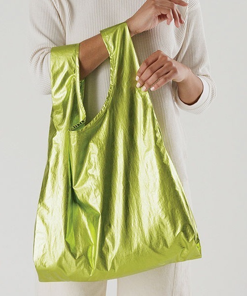 BAGGU（バグー）の「BAGGU Standard Bag メタリック（エコバッグ/サブバッグ・レディース・シルバー/ゴールド/ブルー系その他/シルバー系その他/ライム/ピンクゴールド/ホワイト系その他3/ピンク系その他・FREE）」の3枚目の写真