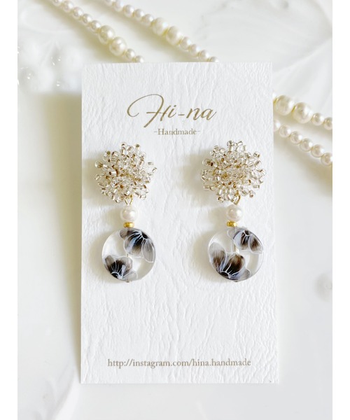 tone(トーン)の「【Hi-na】つぶビーズ×フラワーパーツ ピアス(MA)(ピアス(両耳用)・レディース・ピンク/ブルー/ブラック・FREE)」の2枚目の写真