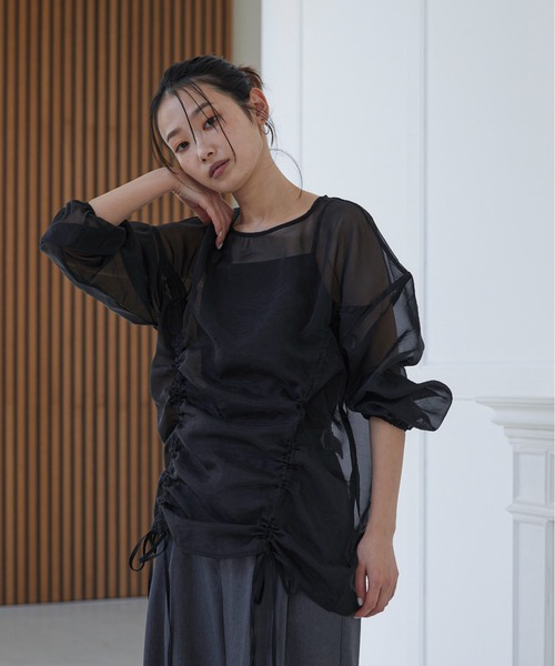 feepur(フェピュール)の「オーガンジードロストブラウス(シャツ/ブラウス・レディース・ブラック/オフホワイト・MEDIUM)」の2枚目の写真