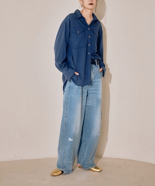 YENN(イエン)の「【バレルレッグシルエット】YENN カーブドシームデニムパンツ(デニムパンツ・レディース・ライトブルー/ブルー・40/38/36)」の4枚目の写真