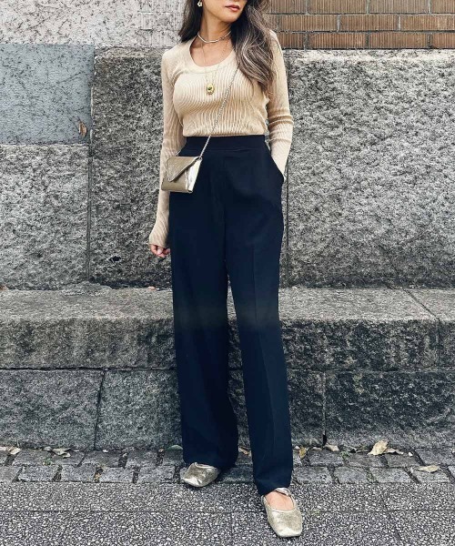 esutoreja（エストレジャ）の「Uネックリブニット（ニット/セーター・レディース・ベージュ/ブラック/ホワイト・FREE）」の4枚目の写真