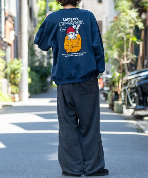 ブラック クルーネック スウェット 赤いハート刺繍 胸ワンポイント刺繍 袖ラインクルーネックトレーナー
