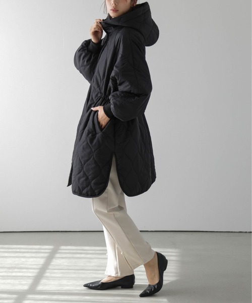 La-gemme(ラジェム)の「キルティングロングコート(ダウンジャケット/コート・レディース・ホワイト/ブラック・フリー)」の19枚目の写真