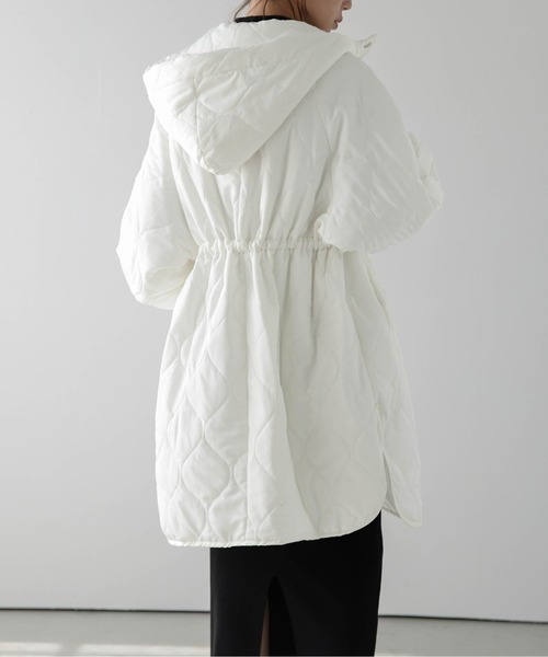 La-gemme(ラジェム)の「キルティングロングコート(ダウンジャケット/コート・レディース・ホワイト/ブラック・フリー)」の15枚目の写真