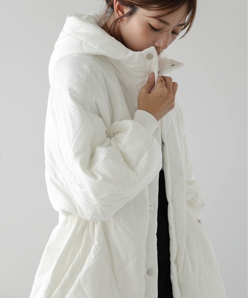 La-gemme(ラジェム)の「キルティングロングコート(ダウンジャケット/コート・レディース・ホワイト/ブラック・フリー)」の17枚目の写真