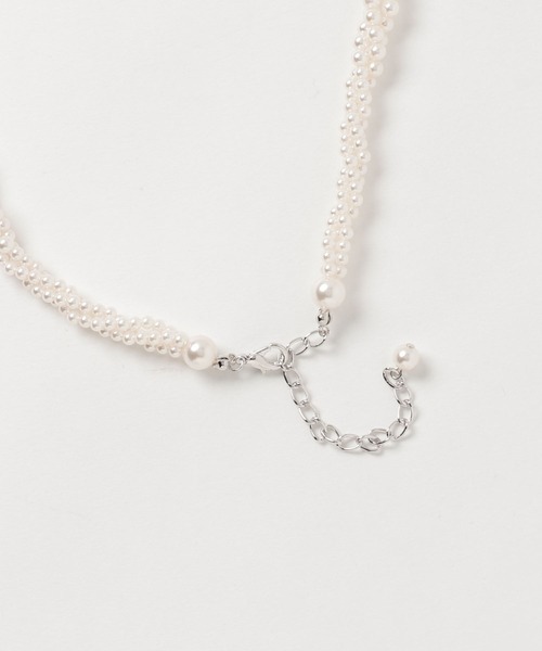 Three Four Time（ｽﾘｰﾌｫｰﾀｲﾑ）の「ネジリパールネックレス【結婚式/パーティ/フォーマル】（ネックレス・レディース・オフホワイト・FREE）」の3枚目の写真