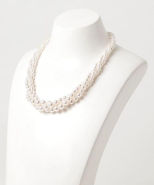 Three Four Time（ｽﾘｰﾌｫｰﾀｲﾑ）の「ネジリパールネックレス【結婚式/パーティ/フォーマル】（ネックレス・レディース・オフホワイト・FREE）」の4枚目の写真