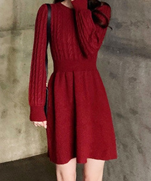 Dewlily(デューリリー)の「ケーブル編みニットワンピース(ワンピース・レディース・ホワイト/ブラック/レッド/ベージュ・FREE)」の4枚目の写真