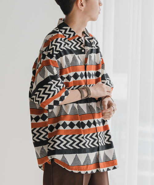 EDIFICE(エディフィス)の「【T'acca / タッカ】ブロックプリント 半袖シャツ(シャツ/ブラウス・メンズ・ブラック系その他/ブラック×ブラック/ブラック/アイボリー/ブラックミックス・MEDIUM/LARGE)」の2枚目の写真