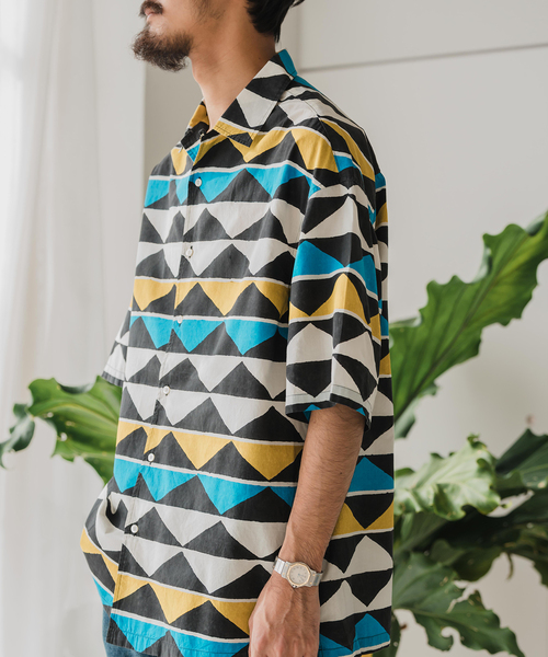 EDIFICE(エディフィス)の「【T'acca / タッカ】ブロックプリント 半袖シャツ(シャツ/ブラウス・メンズ・ブラック系その他/ブラック×ブラック/ブラック/アイボリー/ブラックミックス・MEDIUM/LARGE)」の3枚目の写真