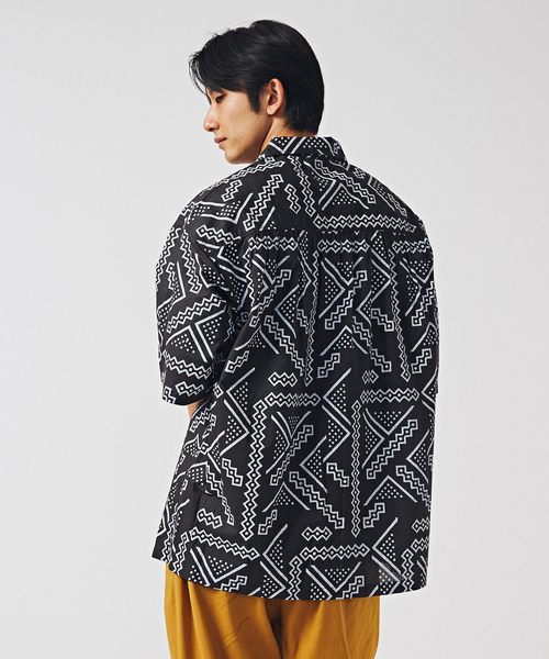 EDIFICE(エディフィス)の「【T'acca / タッカ】ブロックプリント 半袖シャツ(シャツ/ブラウス・メンズ・ブラック系その他/ブラック×ブラック/ブラック/アイボリー/ブラックミックス・MEDIUM/LARGE)」の16枚目の写真