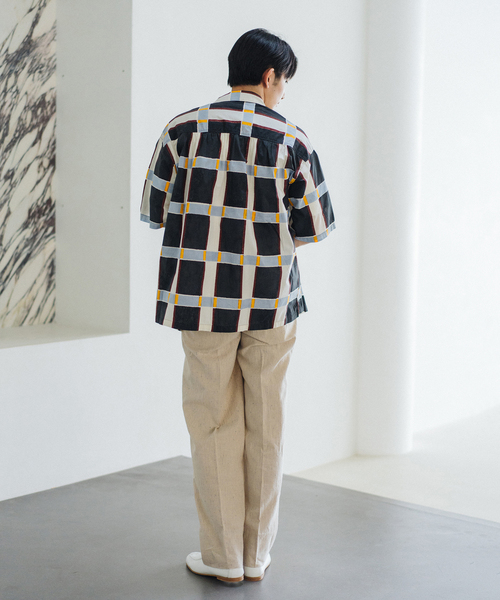 EDIFICE(エディフィス)の「【T'acca / タッカ】ブロックプリント 半袖シャツ(シャツ/ブラウス・メンズ・ブラック系その他/ブラック×ブラック/ブラック/アイボリー/ブラックミックス・MEDIUM/LARGE)」の20枚目の写真