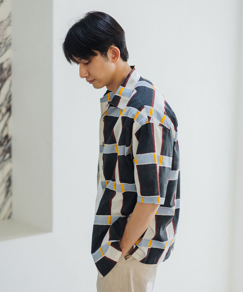 EDIFICE(エディフィス)の「【T'acca / タッカ】ブロックプリント 半袖シャツ(シャツ/ブラウス・メンズ・ブラック系その他/ブラック×ブラック/ブラック/アイボリー/ブラックミックス・MEDIUM/LARGE)」の21枚目の写真