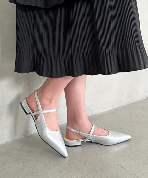 MYMOOD.(マイムード)の「ポインテッドトゥバックストラップパンプス(サンダル・レディース・ブラック/シルバー・24.5cm/23.5cm)」の10枚目の写真