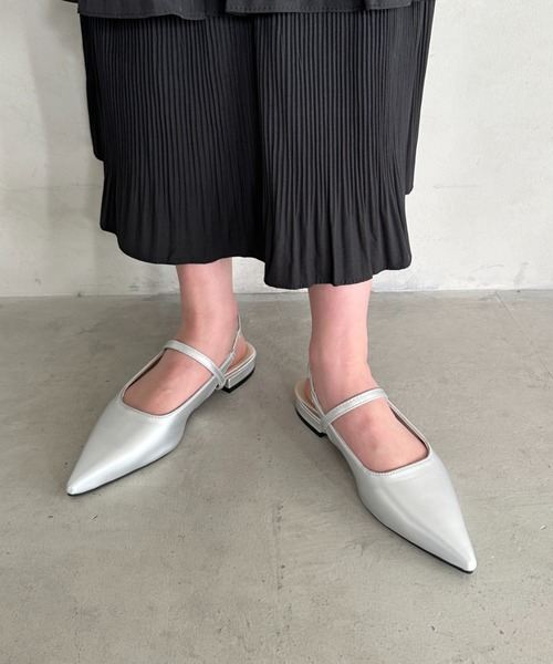 MYMOOD.(マイムード)の「ポインテッドトゥバックストラップパンプス(サンダル・レディース・ブラック/シルバー・24.5cm/23.5cm)」の18枚目の写真