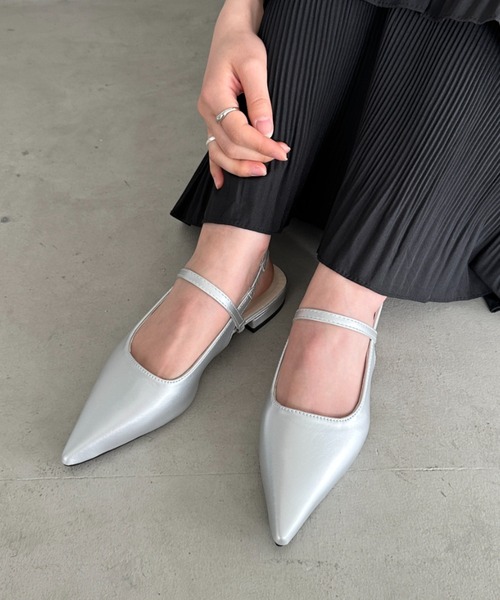 MYMOOD.(マイムード)の「ポインテッドトゥバックストラップパンプス(サンダル・レディース・ブラック/シルバー・24.5cm/23.5cm)」の12枚目の写真