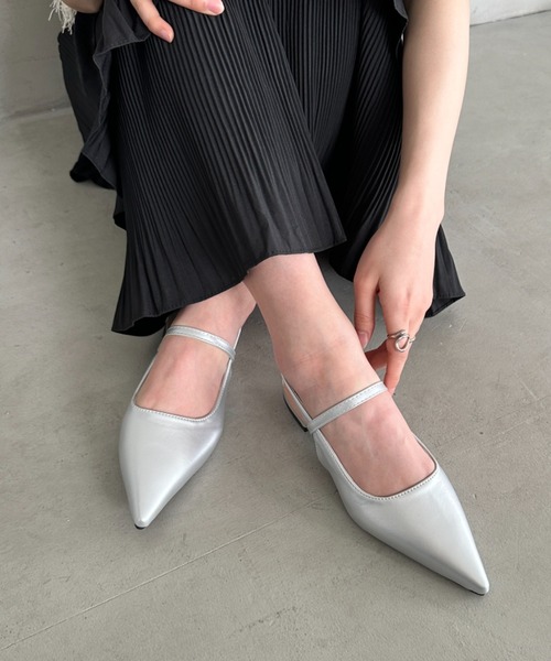 MYMOOD.(マイムード)の「ポインテッドトゥバックストラップパンプス(サンダル・レディース・ブラック/シルバー・24.5cm/23.5cm)」の3枚目の写真