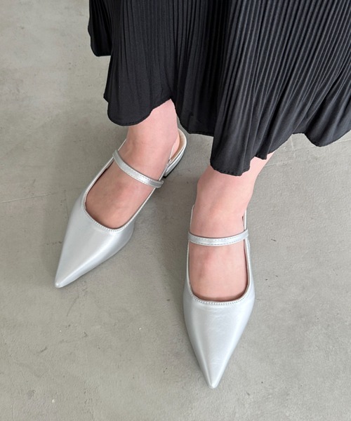 MYMOOD.(マイムード)の「ポインテッドトゥバックストラップパンプス(サンダル・レディース・ブラック/シルバー・24.5cm/23.5cm)」の17枚目の写真