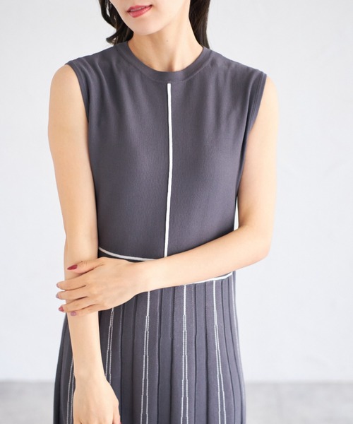 tocco closet(トッコ クローゼット)の「【ZOZO限定】配色ノースリーブニットワンピース(ワンピース・レディース・グレー系その他/ブラック×ホワイト/ブルー系その他・M)」の4枚目の写真