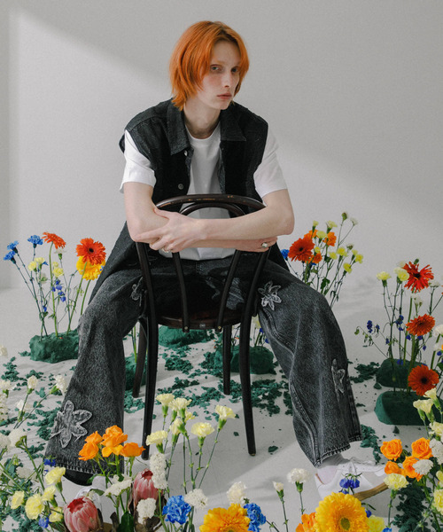 SENSE OF PLACE by URBAN RESEARCH（センスオブプレイスバイアーバンリサーチ）の「hxcyyd × SOP　フラワーパッチワイドデニム(UNISEX)（デニムパンツ・メンズ・インディゴブルー/ブラック・MEDIUM/LARGE）」の6枚目の写真